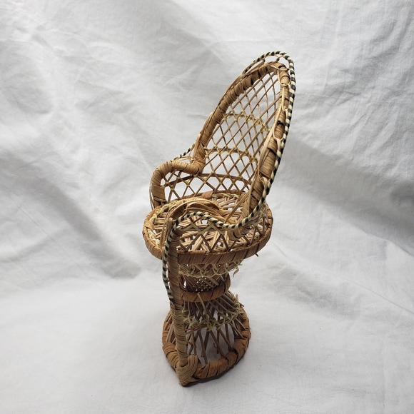 Two Vintage Wicker Rattan Peacock Chairs Tabletop Size 16" and 9" - Picture 2 of 9